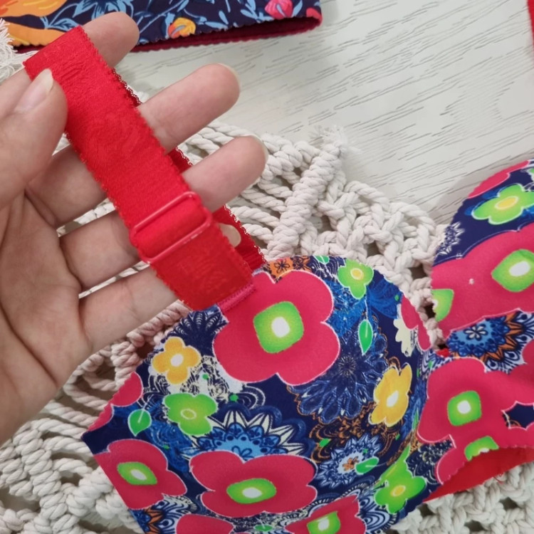 گلدار قرمز ابی